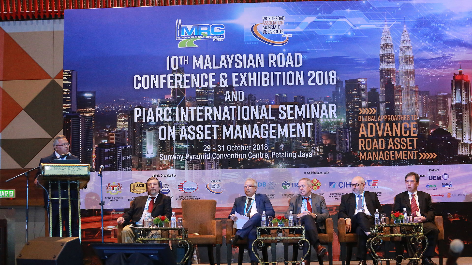 Podiumsdiskussion auf der 10th Malaysian Road Conference